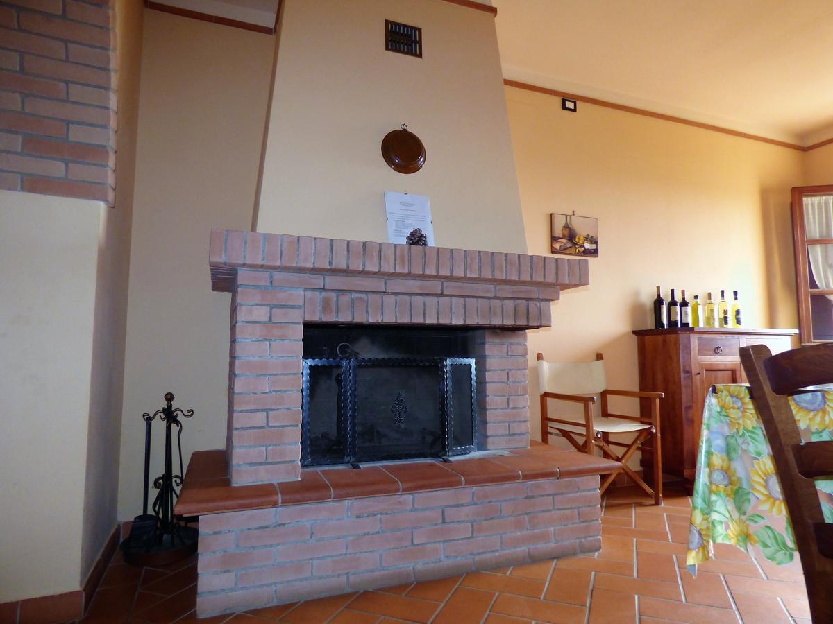 Agriturismo Montemari Villa Palaia Buitenkant foto